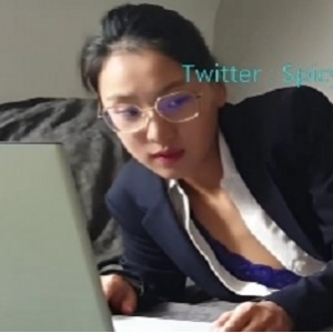 留学生刘玥动情季OL服装白领玩穴美妙境界视频